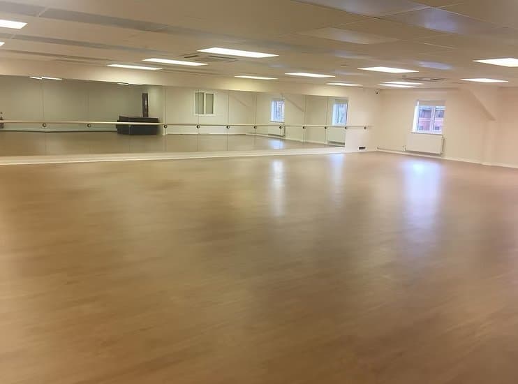 Studio 4 with air conditioning, mirrors and ballet barres